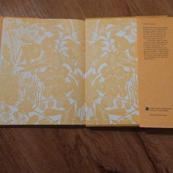 Herbal Vinegar Hardcover Book by Maggie Oster - Picture 2 of 4